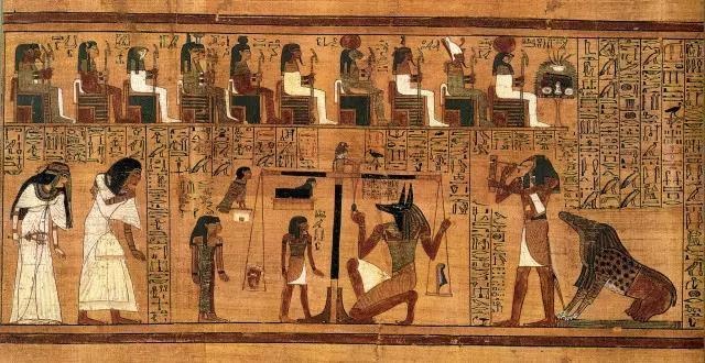 上图:约主前1250年古埃及第十九王朝的《亚尼的亡灵书(Papyrus of Ani; Book of the Dead)》,全长二十四米,共六十章,现藏于大英博物馆。古埃及棺木中都有亡灵书,通常是以纸莎草画成的长卷,描绘死者为获永生所必经的各种磨练、审判的过程。在上图的「称心审判」中,死者亚尼和妻子来到冥王奥西里斯(Osiris)前接受审判。奥西里斯面前有一具天平,天平左边放着死者亚尼的心脏,右边放着代表真理和秩序之神Maat的羽毛。死神阿努比斯(Anubis)正在检查天平是否平衡。如果天平平衡,表示死者生前善良公正,可以复活。如果心脏一端沉重,代表死者作恶多端,他的心脏将被取出丢给怪兽阿米特(Ammit)吃掉,不能复活。阿米特的造型是鳄鱼的嘴、狮子的上半身、河马的下半身。